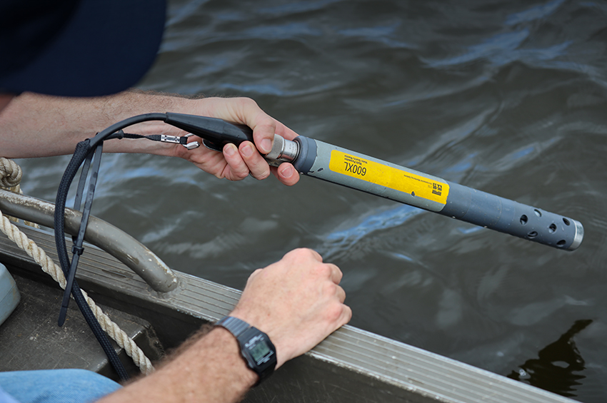 Image of a water testing device 